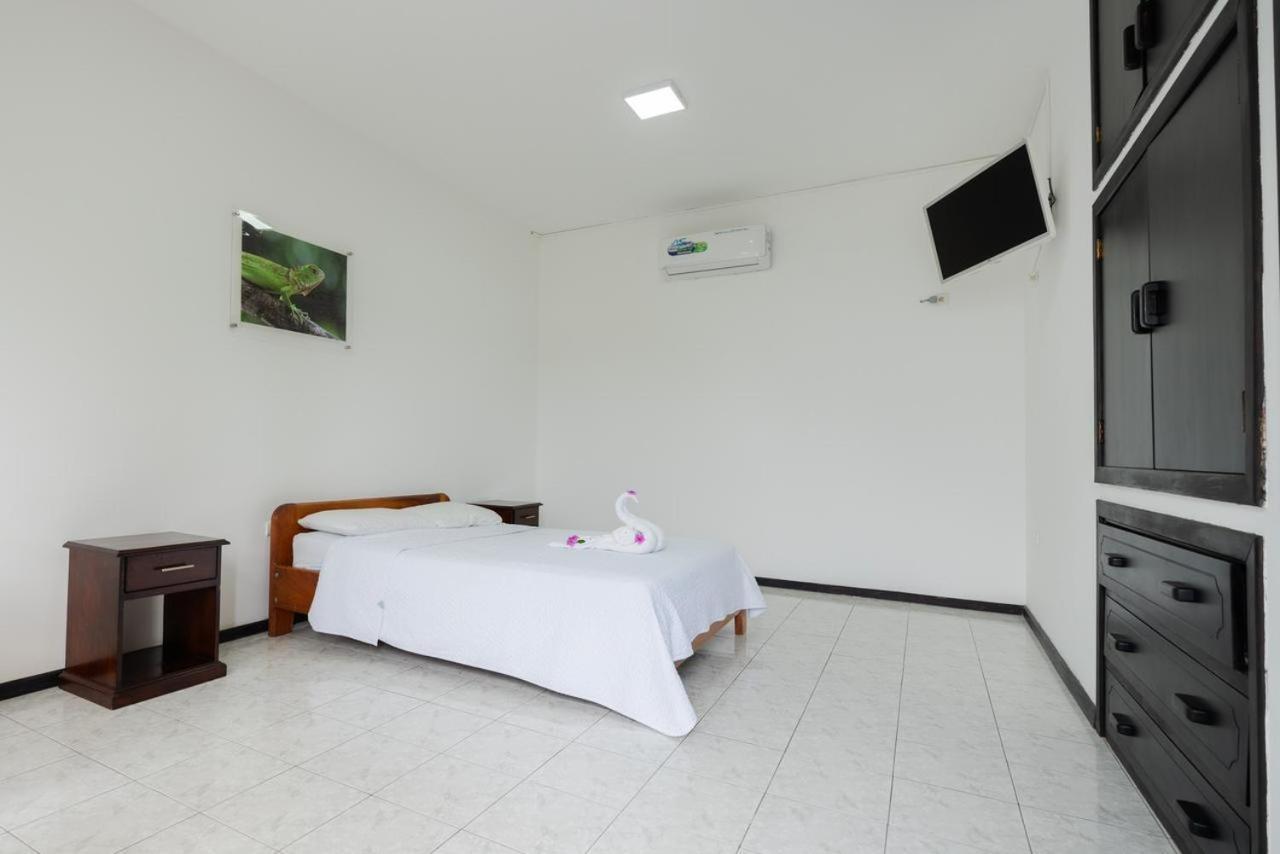 Hotel Pelican Bay Puerto Ayora  Bagian luar foto